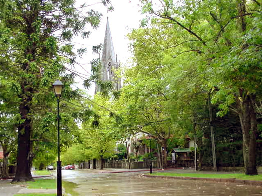 Irigoit�a esquina 19 de Abril