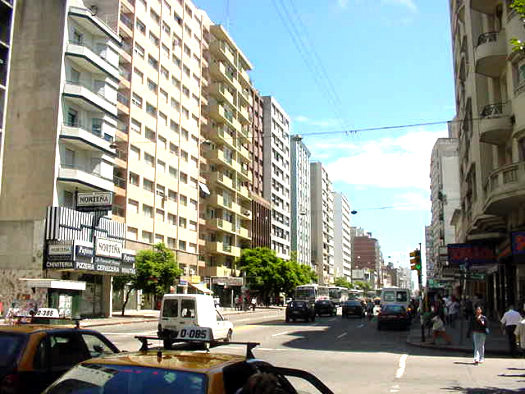 entre Joaqu�n Requena y Mart�n C. Mart�nez