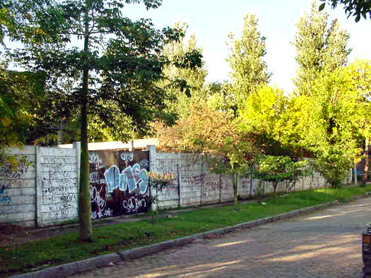 Enrique Mart�nez entre Requena y Juan Paullier