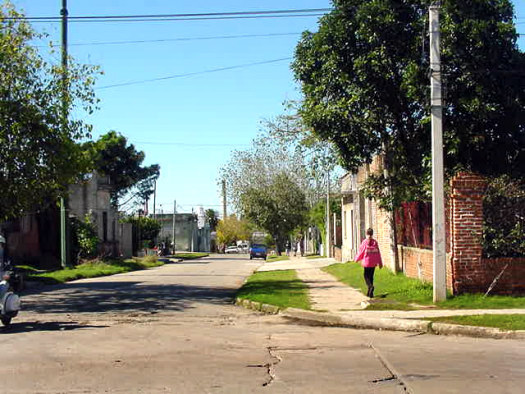 Pirineos esquina Mateo Cort�s