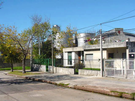 Pirineos esquina Zumar�n