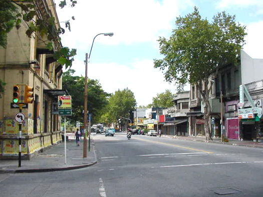 Gral Flores esquina Domingo Arambur�